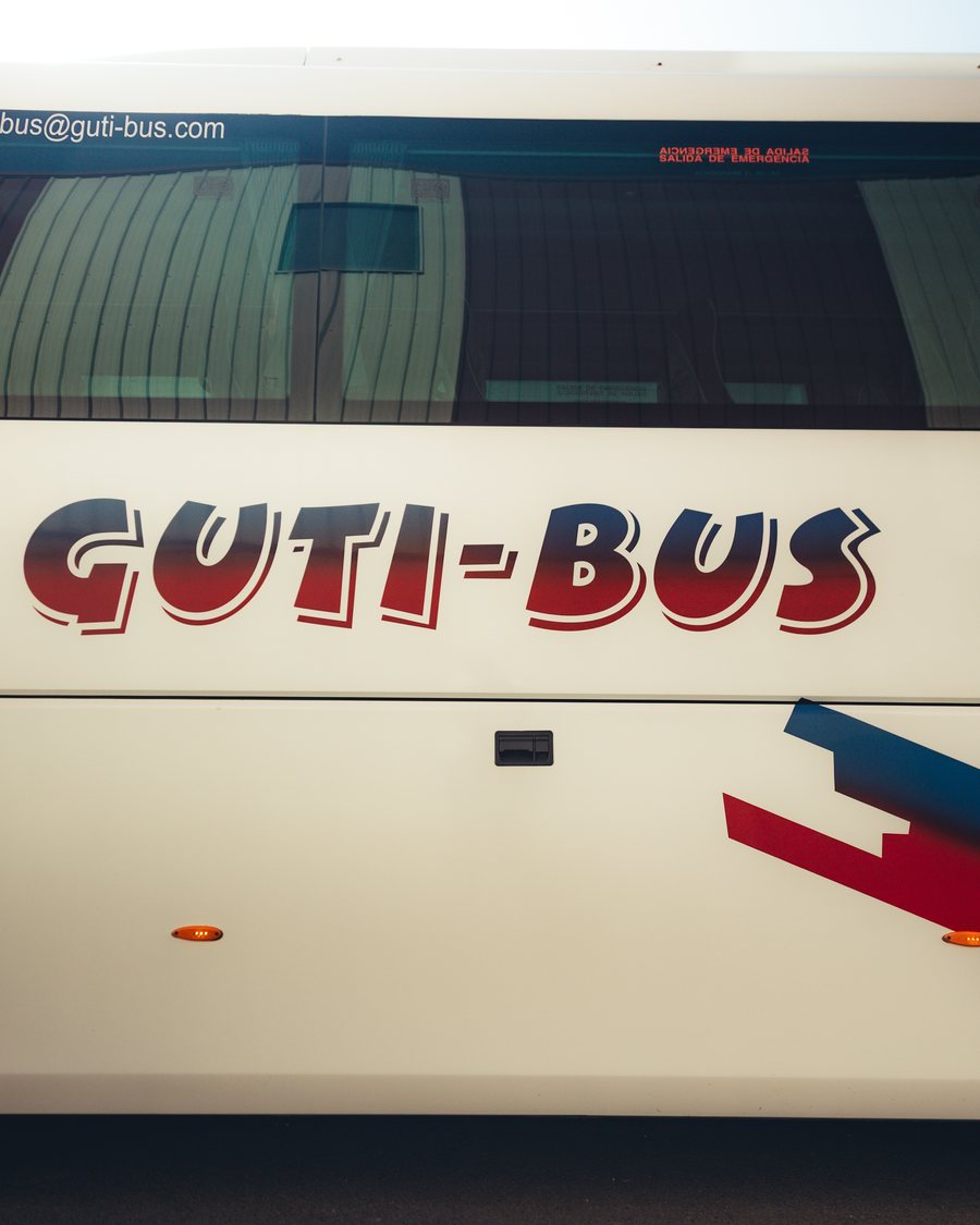 Trabajo de Naikos Agency para Guti Bus